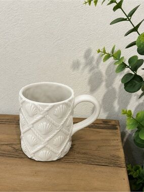 Embossed Seashells mug.